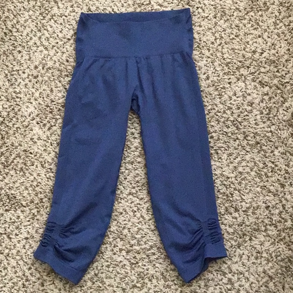 Womens leggings capris by Calia. Medium blue